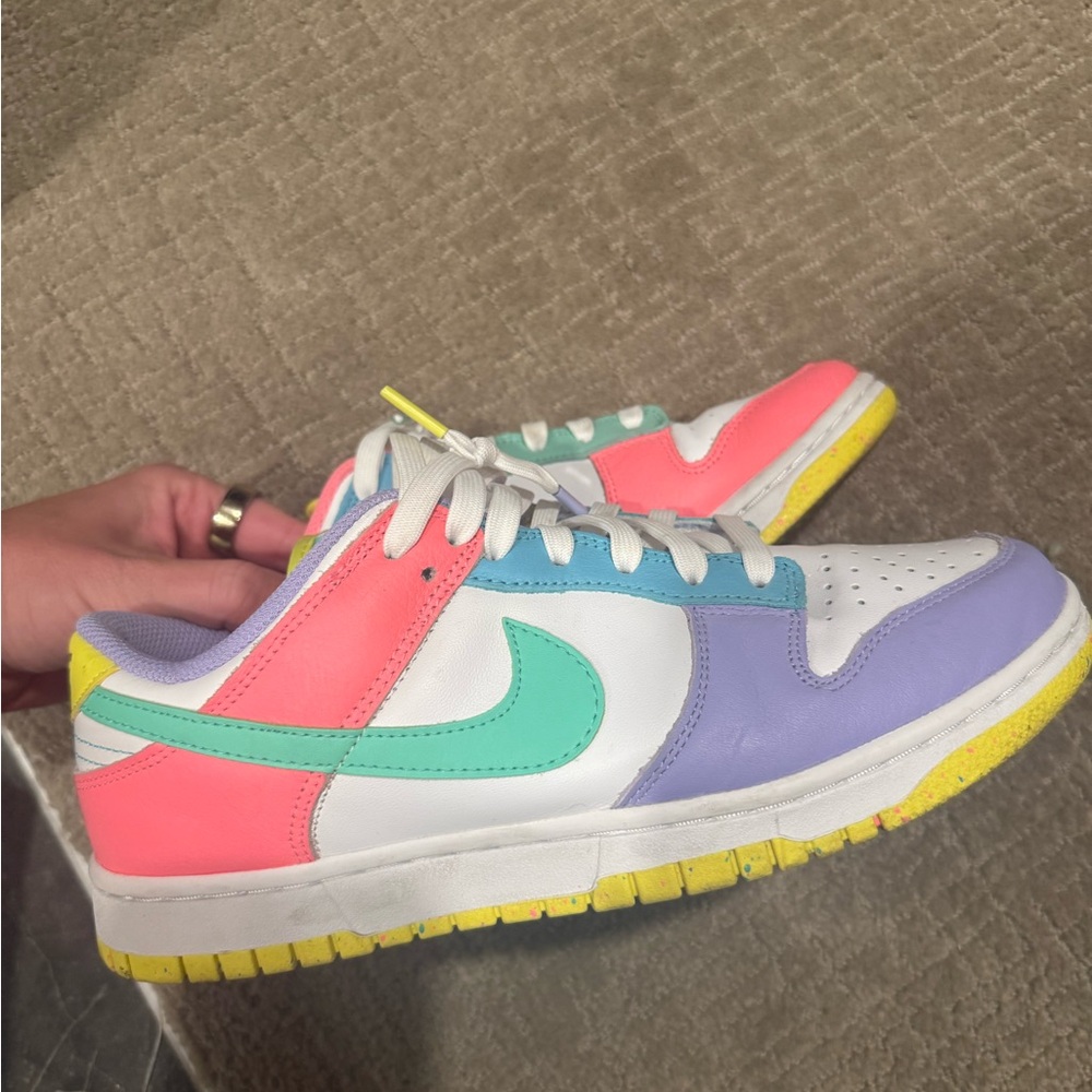 Nike dunks women’s size 9 -great condition